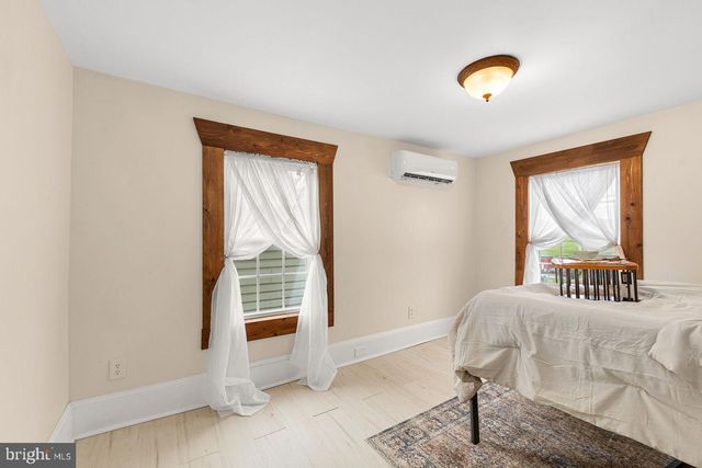 143 N WATER ST, Woodstock, VA 22664