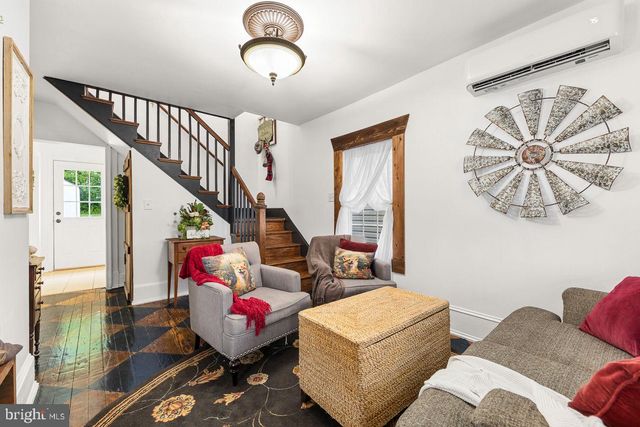 143 N WATER ST, Woodstock, VA 22664