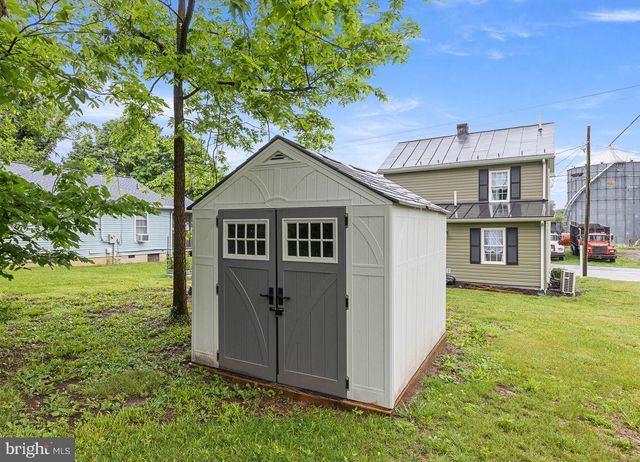 143 N WATER ST, Woodstock, VA 22664
