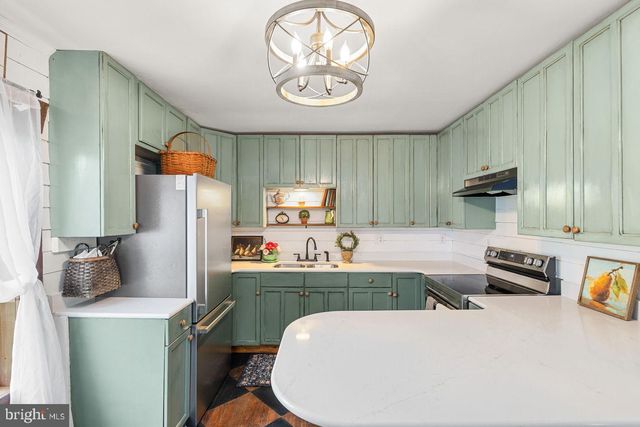 143 N WATER ST, Woodstock, VA 22664