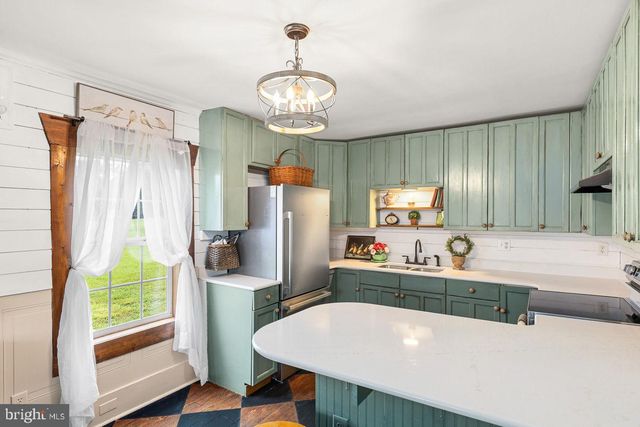 143 N WATER ST, Woodstock, VA 22664