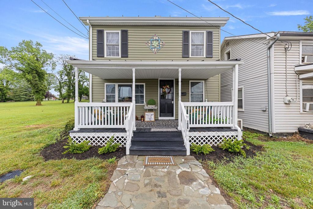 143 N WATER ST, Woodstock, VA 22664
