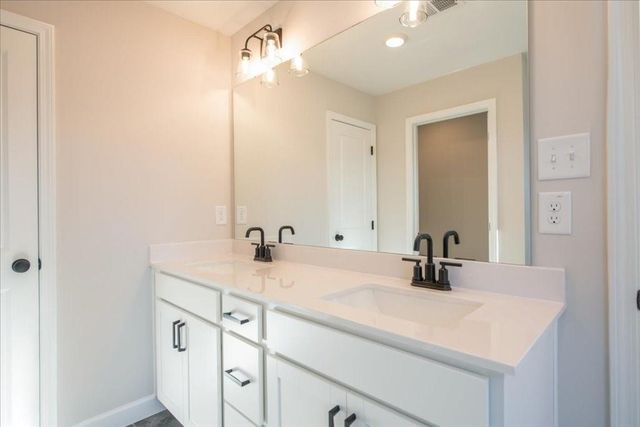 550 Feldspar Way, Lawrenceville, GA 30043
