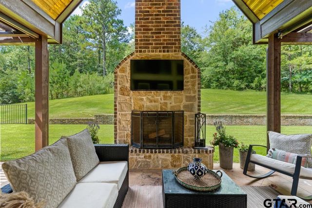 1647 E Mountain Street S, Longview, TX 75604