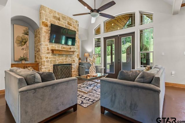 1647 E Mountain Street S, Longview, TX 75604