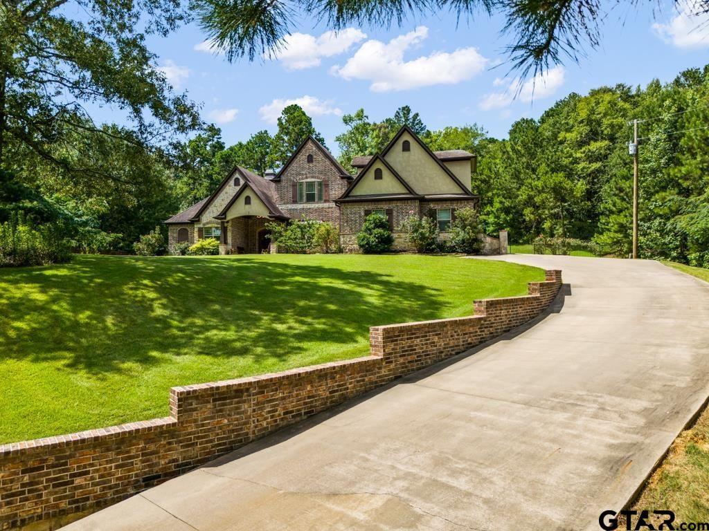1647 E Mountain Street S, Longview, TX 75604