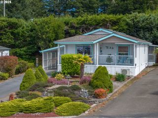 543 Puerto Vista Dr, Coos Bay, OR 97420