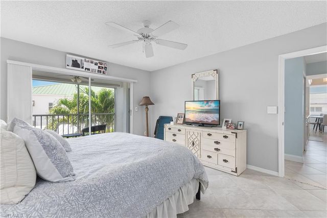 511 Club Side DR 1-511, Naples, FL 34110