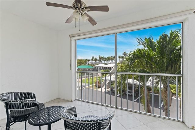 511 Club Side DR 1-511, Naples, FL 34110