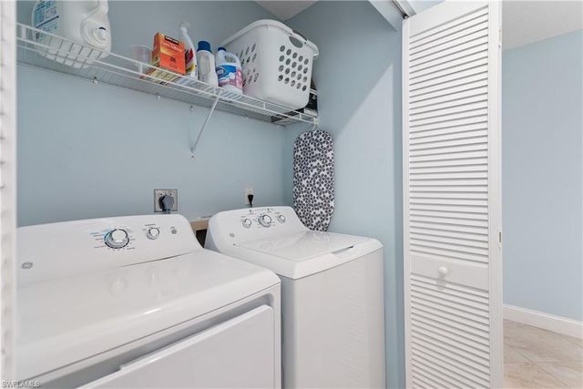 511 Club Side DR 1-511, Naples, FL 34110