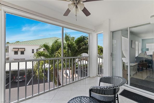 511 Club Side DR 1-511, Naples, FL 34110