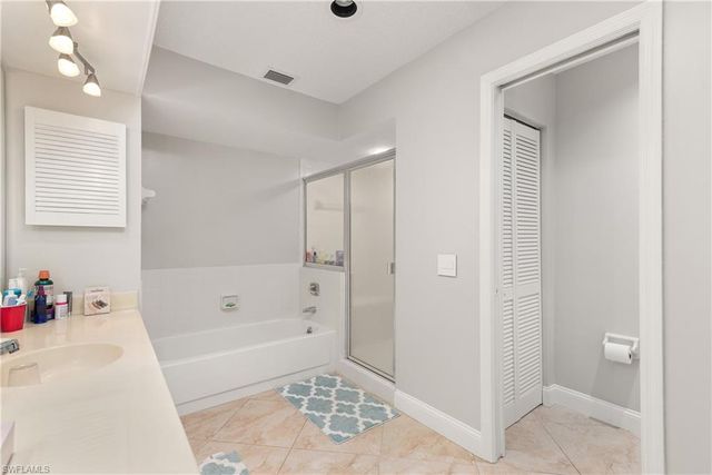 511 Club Side DR 1-511, Naples, FL 34110