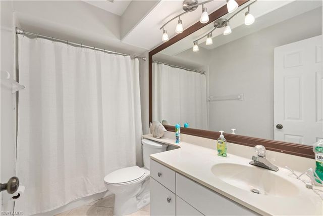 511 Club Side DR 1-511, Naples, FL 34110