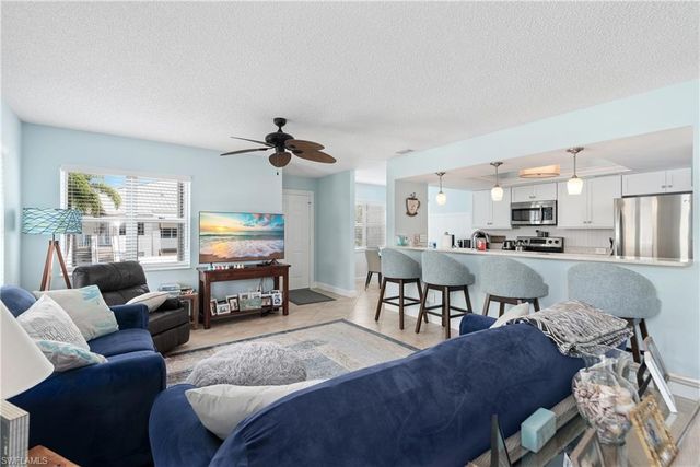 511 Club Side DR 1-511, Naples, FL 34110