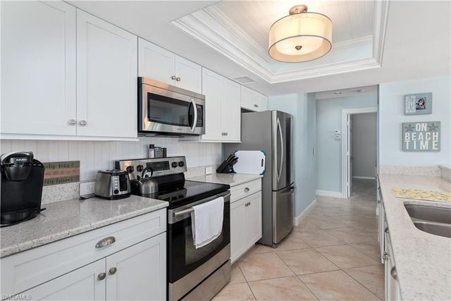 511 Club Side DR 1-511, Naples, FL 34110
