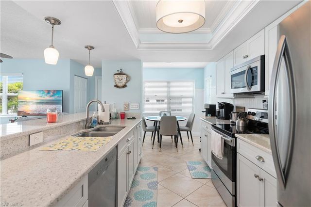 511 Club Side DR 1-511, Naples, FL 34110