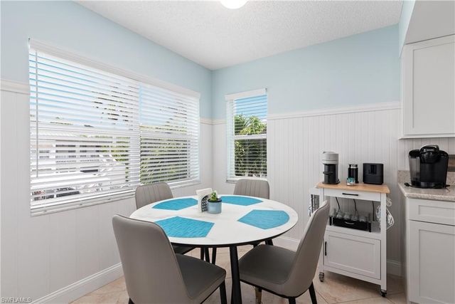 511 Club Side DR 1-511, Naples, FL 34110