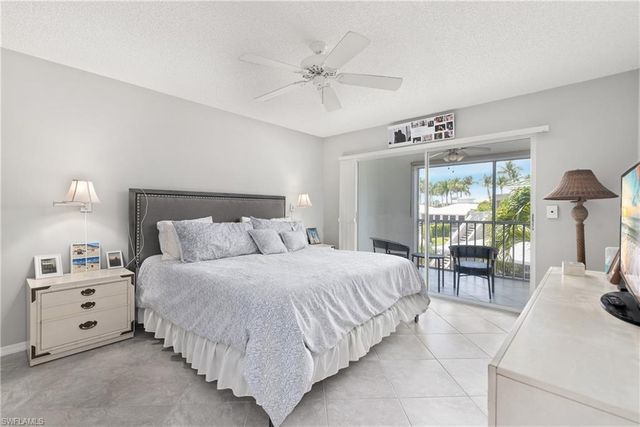511 Club Side DR 1-511, Naples, FL 34110