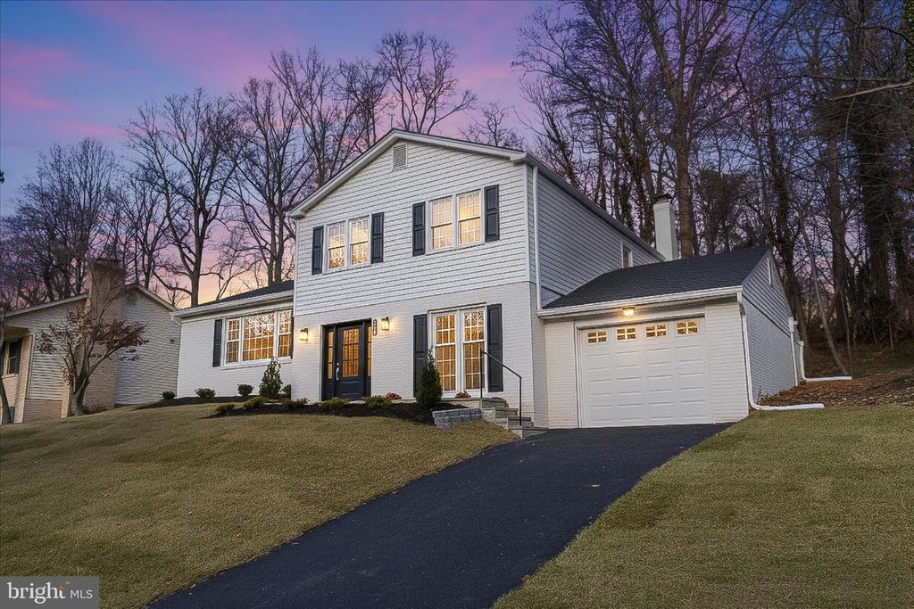 1851 FOXSTONE DR, Vienna, VA 22182