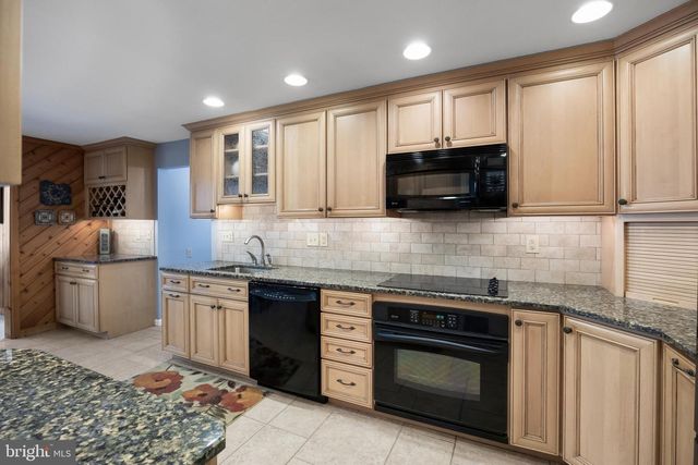 8 MEADOWWOOD COURT, Medford, NJ 08055