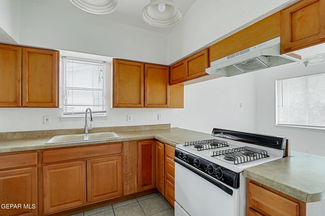 3229 E GLEN Drive, El Paso, TX 79936