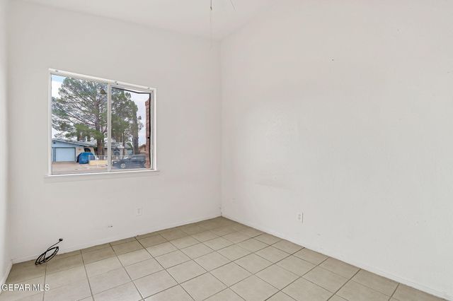 3229 E GLEN Drive, El Paso, TX 79936