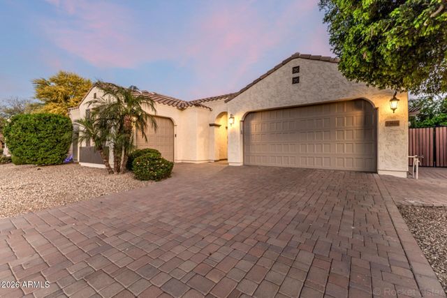 15619 W MINNEZONA Avenue, Goodyear, AZ 85395