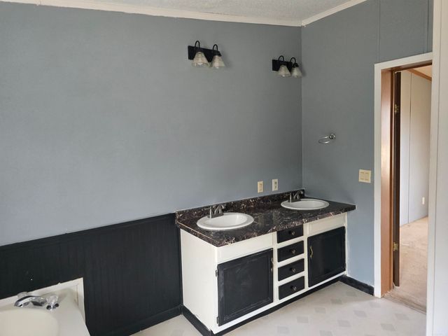 1047 S Hickory Street, Bald Knob, AR 72010