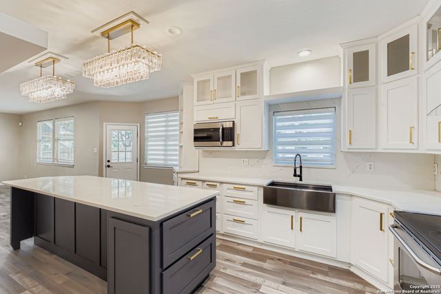 8202 Eagle Peak, Helotes, TX 78023