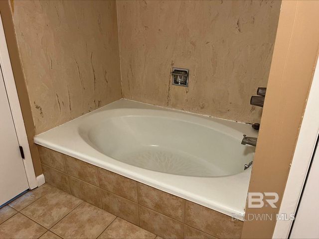 2069 Sea Cliff North 2069, Daphne, AL 36526