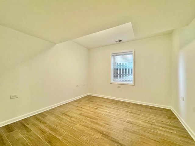 6115 N Claremont Avenue GS, Chicago, IL 60659