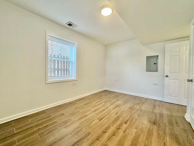 6115 N Claremont Avenue GS, Chicago, IL 60659
