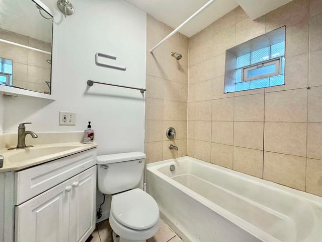 6115 N Claremont Avenue GS, Chicago, IL 60659