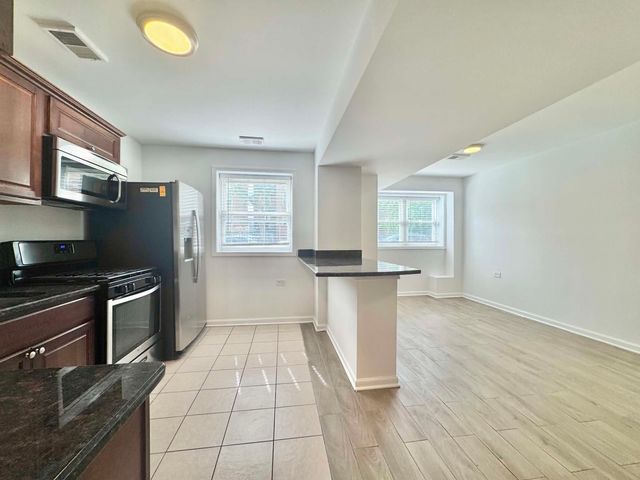 6115 N Claremont Avenue GS, Chicago, IL 60659