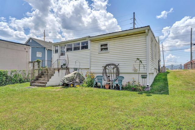 218 Maple ST, Salem, VA 24153