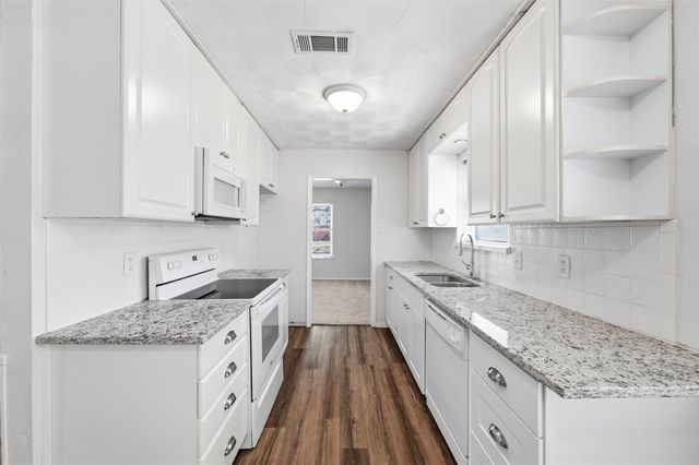 2927 Eric Lane, Farmers Branch, TX 75234