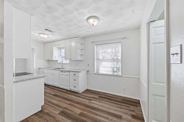 2927 Eric Lane, Farmers Branch, TX 75234