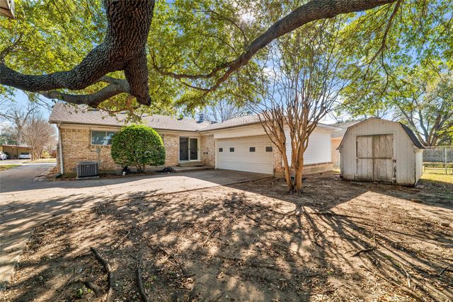 2927 Eric Lane, Farmers Branch, TX 75234