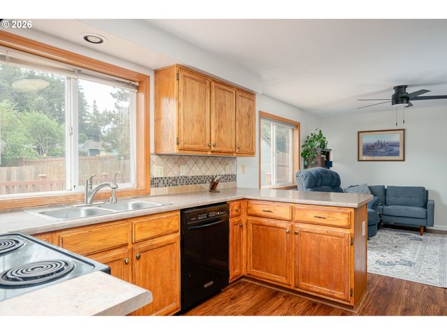 11240 Se CRANBERRY Loop, Clackamas, OR 97015