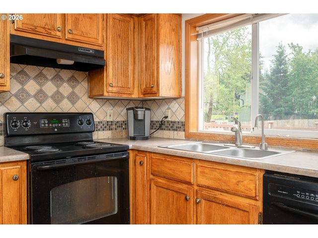 11240 Se CRANBERRY Loop, Clackamas, OR 97015