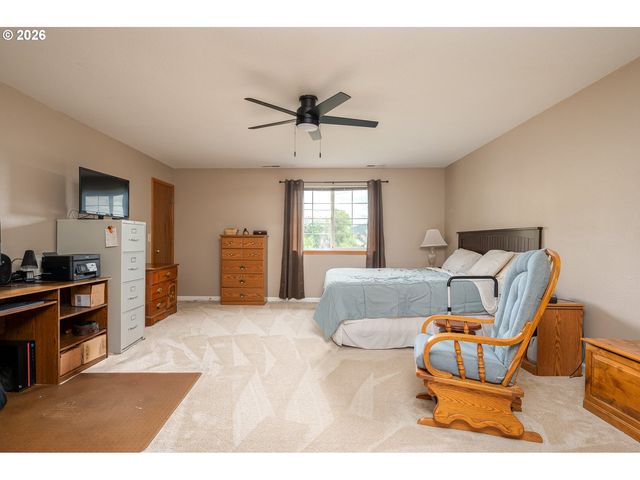 11240 Se CRANBERRY Loop, Clackamas, OR 97015