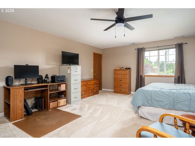 11240 Se CRANBERRY Loop, Clackamas, OR 97015