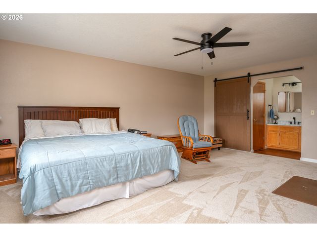 11240 Se CRANBERRY Loop, Clackamas, OR 97015