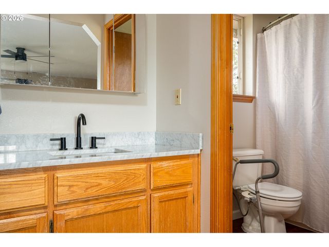 11240 Se CRANBERRY Loop, Clackamas, OR 97015