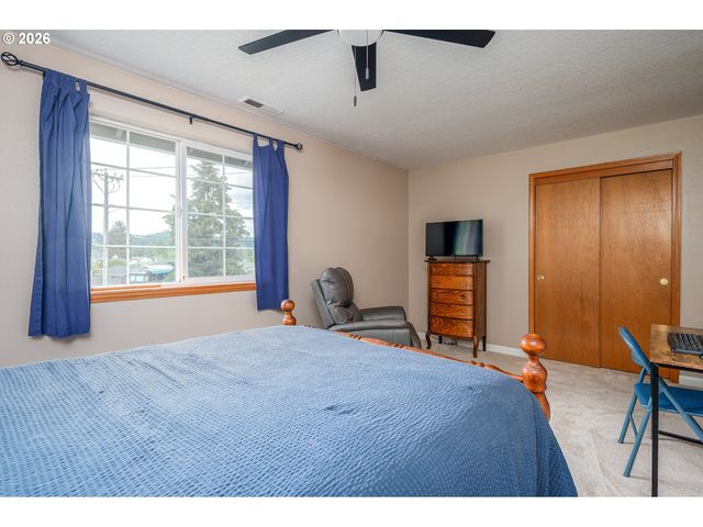 11240 Se CRANBERRY Loop, Clackamas, OR 97015