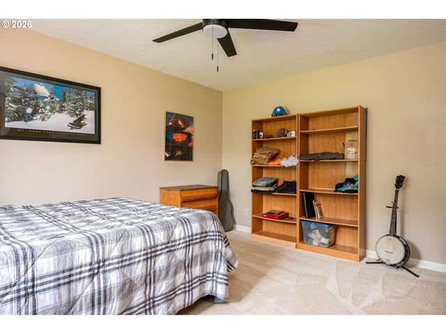 11240 Se CRANBERRY Loop, Clackamas, OR 97015