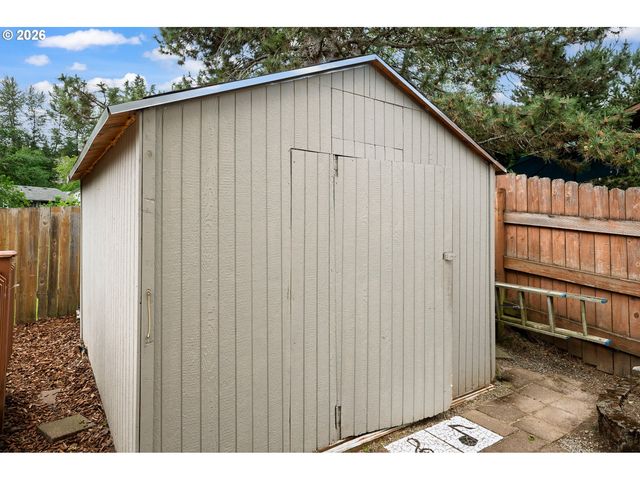11240 Se CRANBERRY Loop, Clackamas, OR 97015