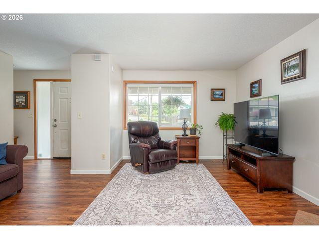 11240 Se CRANBERRY Loop, Clackamas, OR 97015