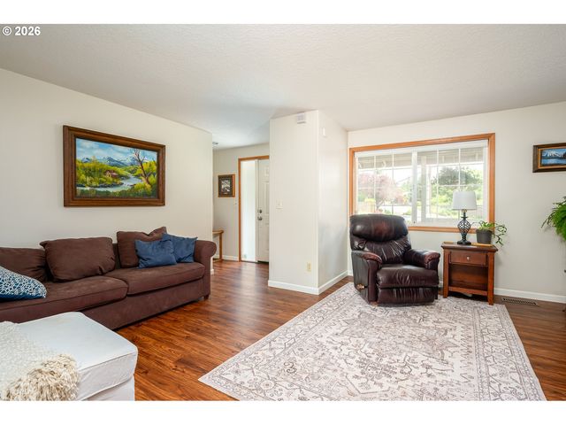 11240 Se CRANBERRY Loop, Clackamas, OR 97015