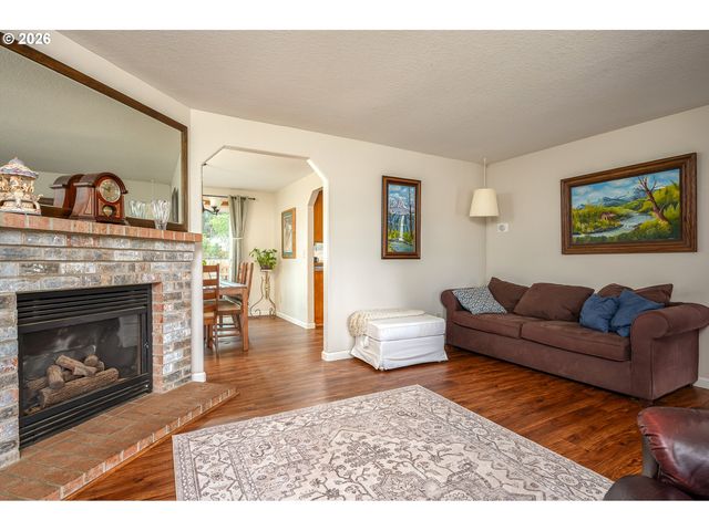 11240 Se CRANBERRY Loop, Clackamas, OR 97015